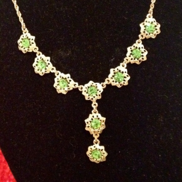 Pink matching set necklace & earrings - Picture 3 of 3